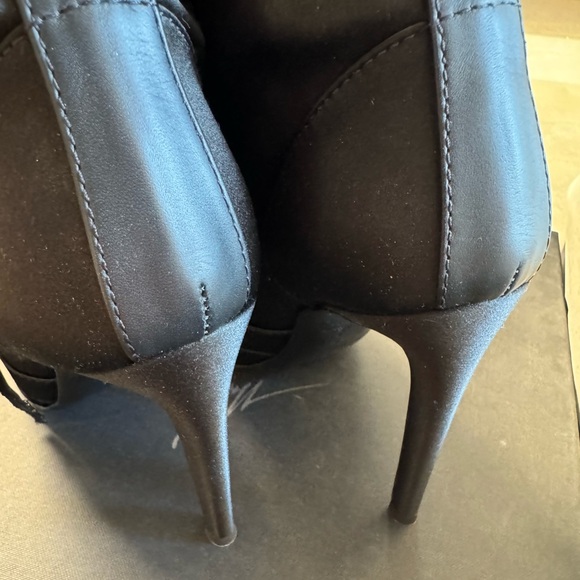 Giuseppe Zanotti Black Lace-Up Heeled Boots - Picture 16 of 16